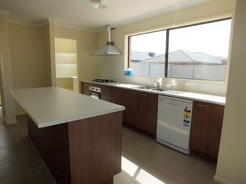 34 Warbler Street, Pakenham VIC 3810