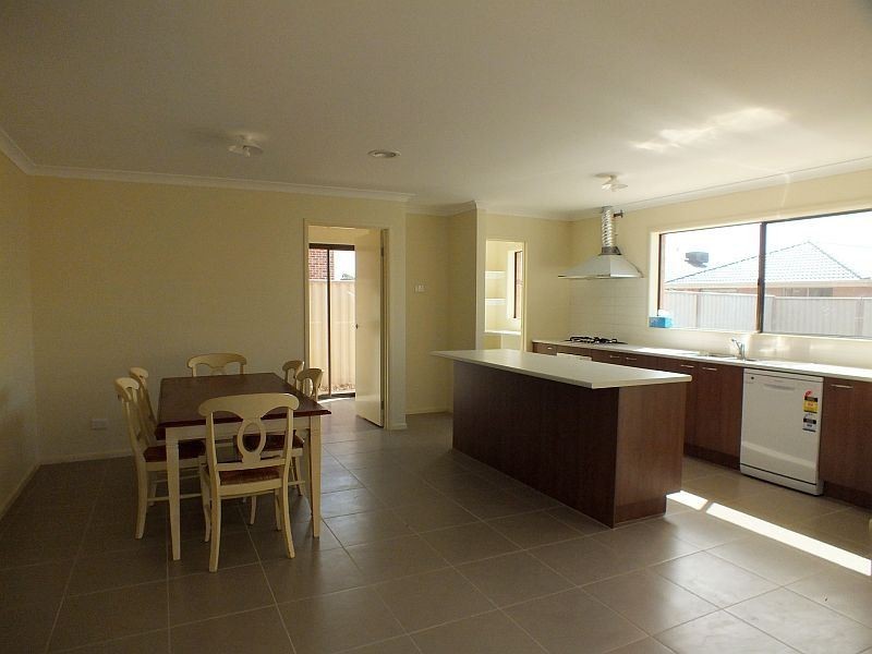 34 Warbler Street, Pakenham VIC 3810