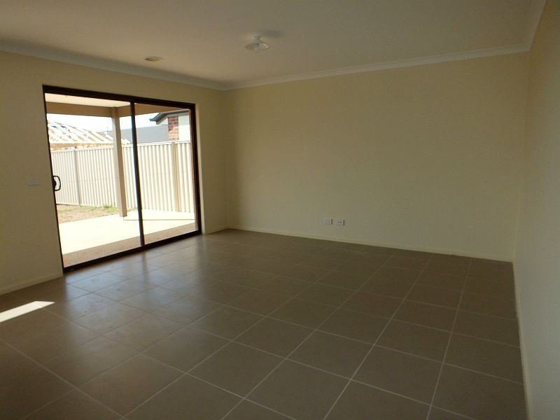 34 Warbler Street, Pakenham VIC 3810