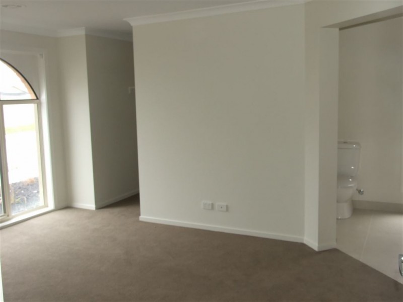 36 Victoria Place, Pakenham VIC 3810