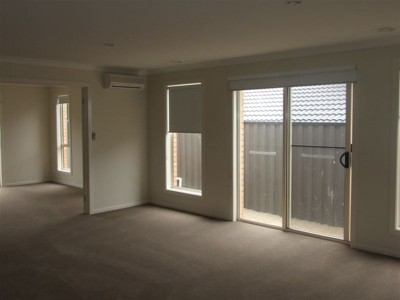 36 Victoria Place, Pakenham VIC 3810