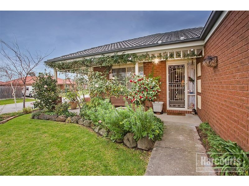 6 Sandalwood Drive, Pakenham VIC 3810