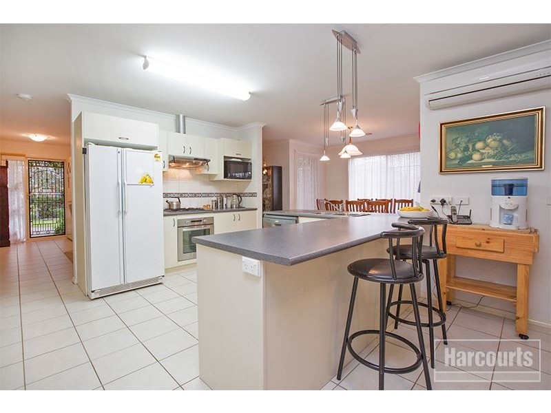 6 Sandalwood Drive, Pakenham VIC 3810