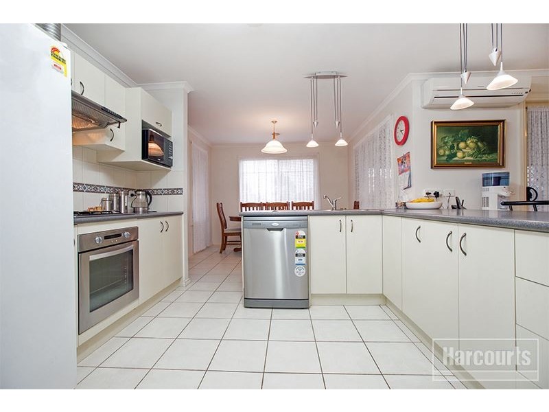 6 Sandalwood Drive, Pakenham VIC 3810