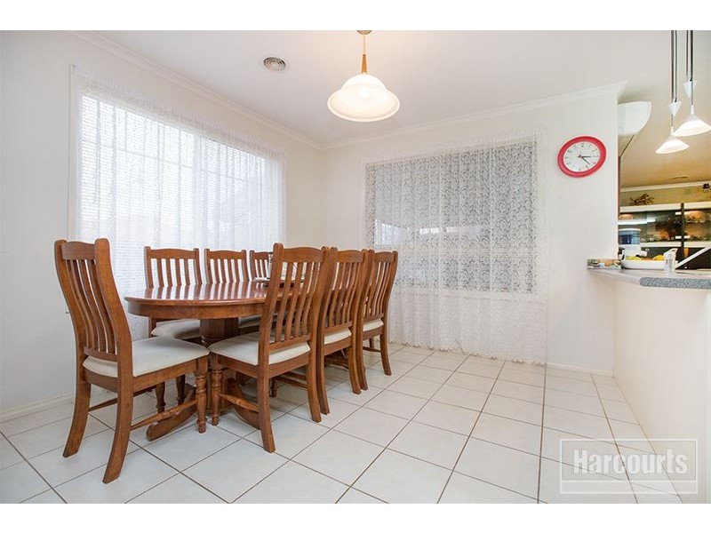 6 Sandalwood Drive, Pakenham VIC 3810