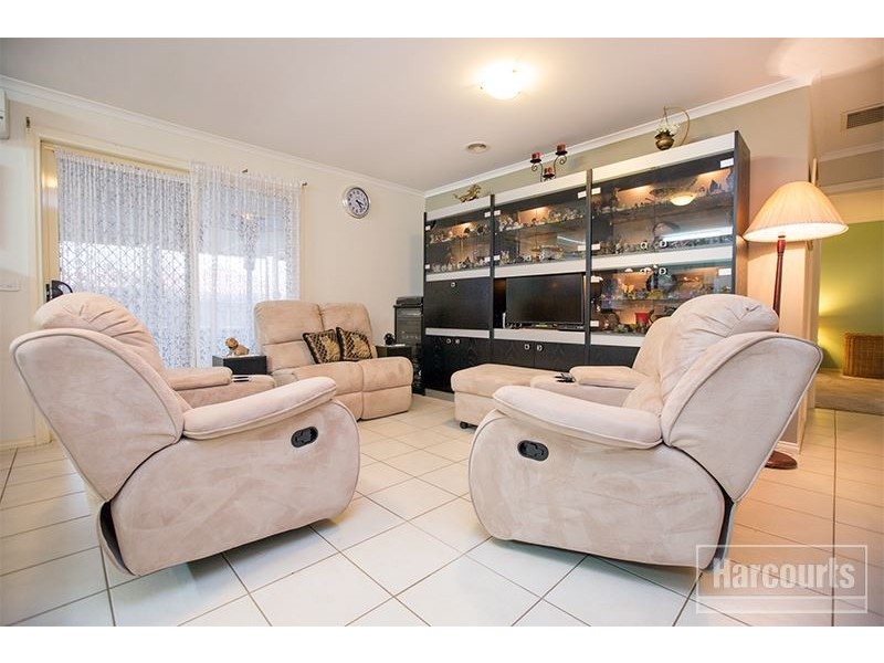 6 Sandalwood Drive, Pakenham VIC 3810