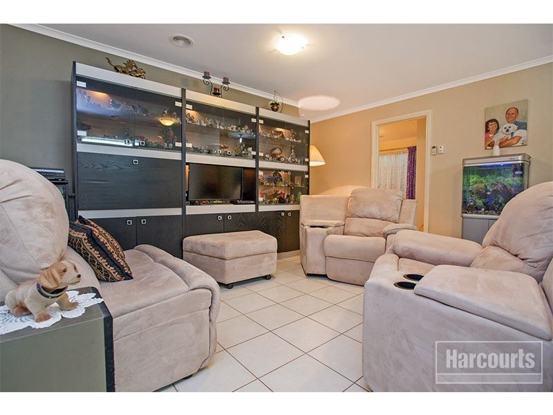 6 Sandalwood Drive, Pakenham VIC 3810