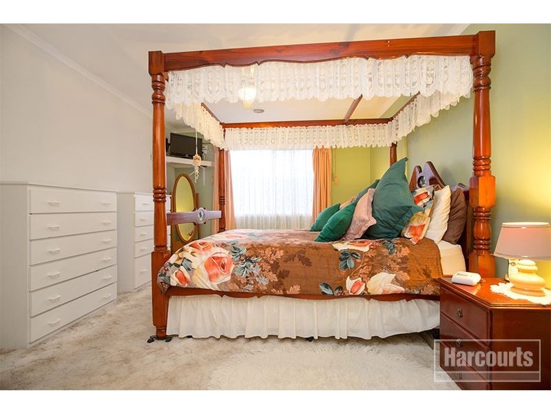 6 Sandalwood Drive, Pakenham VIC 3810