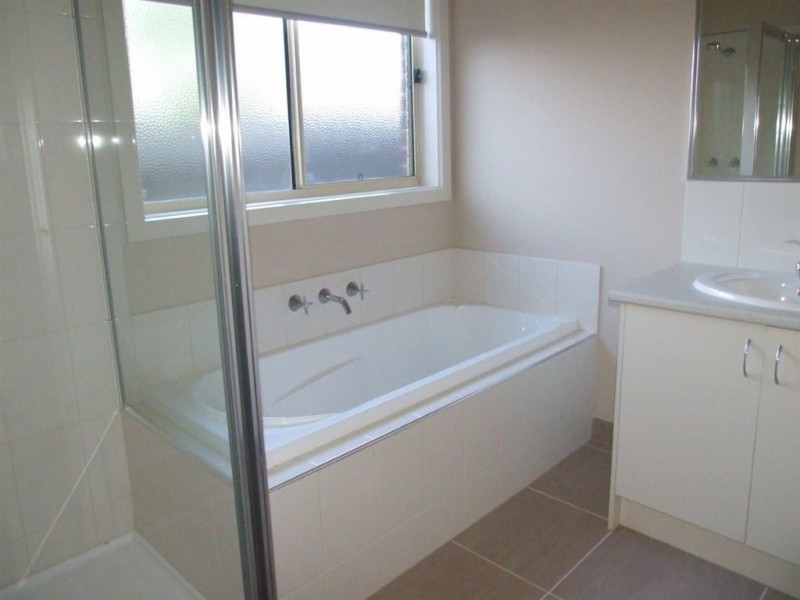 1/13 Diston Court, Pakenham VIC 3810