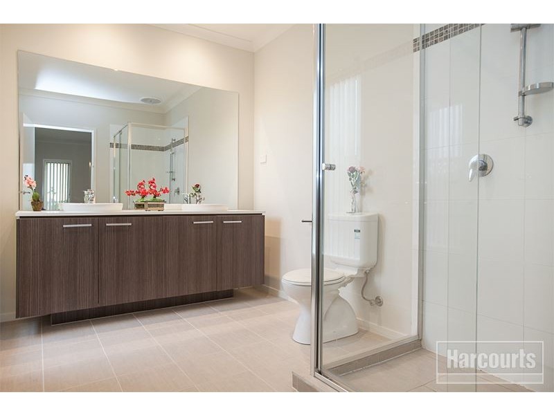 15 Golden Green Street, Pakenham VIC 3810