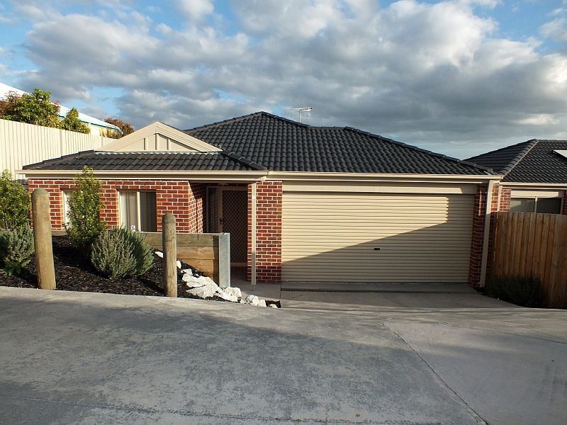 9/8 McClenaghan Place, Pakenham VIC 3810