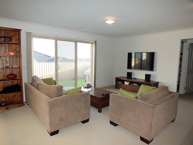 9/8 McClenaghan Place, Pakenham VIC 3810
