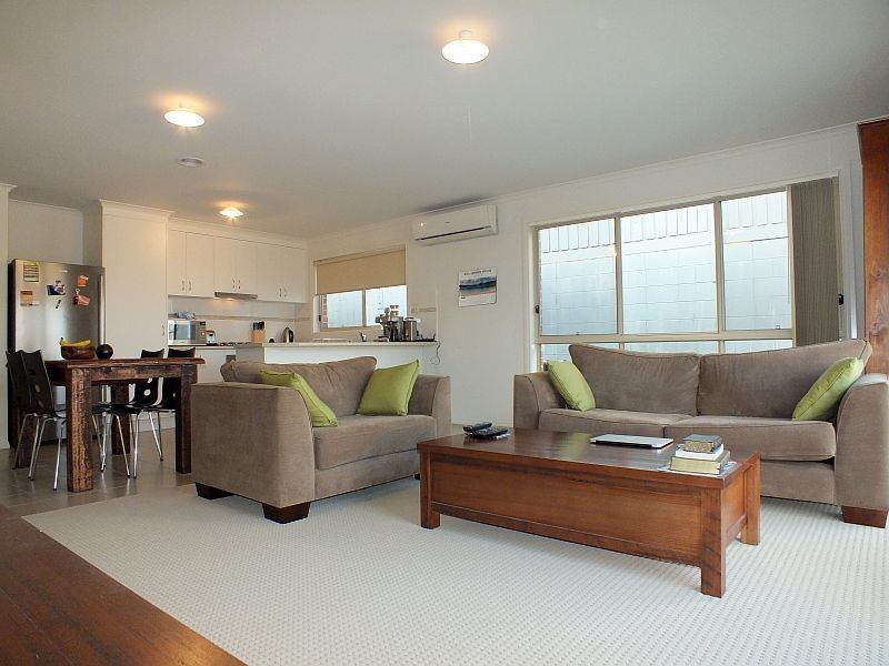 9/8 McClenaghan Place, Pakenham VIC 3810