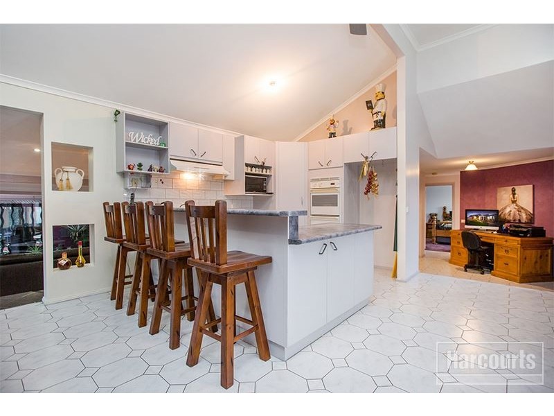 14 Lupin Court, Cranbourne North VIC 3977