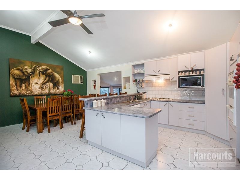 14 Lupin Court, Cranbourne North VIC 3977