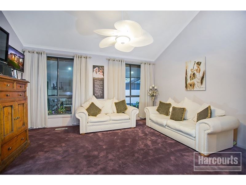 14 Lupin Court, Cranbourne North VIC 3977