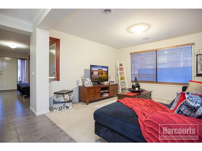 30 Scarlet Crescent, Pakenham VIC 3810
