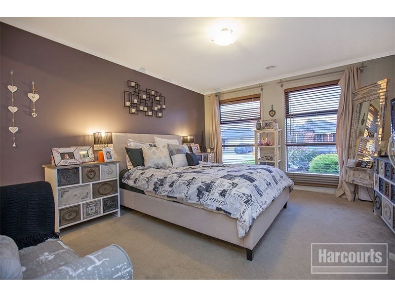 30 Scarlet Crescent, Pakenham VIC 3810