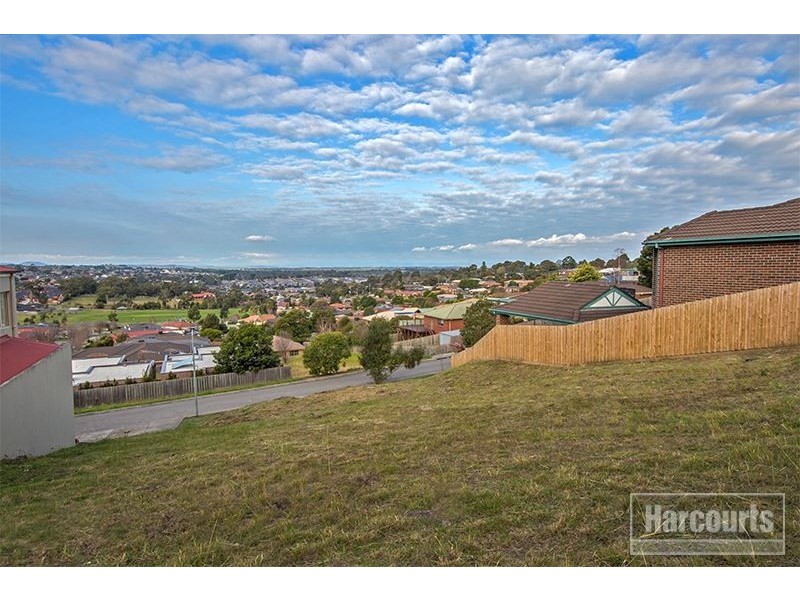 17 Fleming Terrace, Pakenham VIC 3810