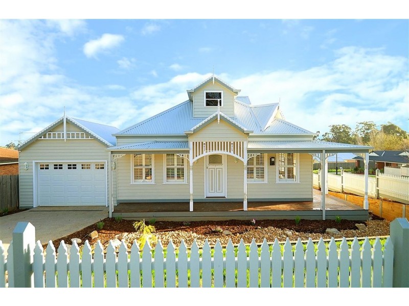 17 Fleming Terrace, Pakenham VIC 3810