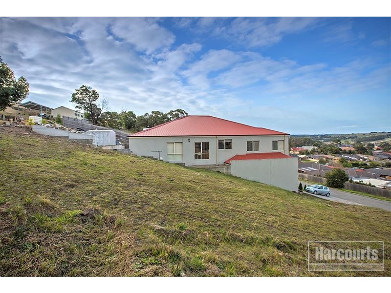 17 Fleming Terrace, Pakenham VIC 3810