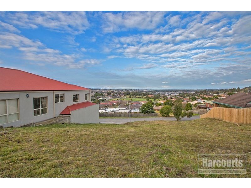 17 Fleming Terrace, Pakenham VIC 3810