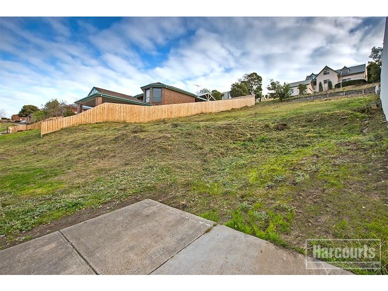 17 Fleming Terrace, Pakenham VIC 3810