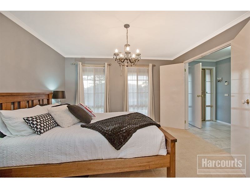 74 Oaklands Way, Pakenham VIC 3810