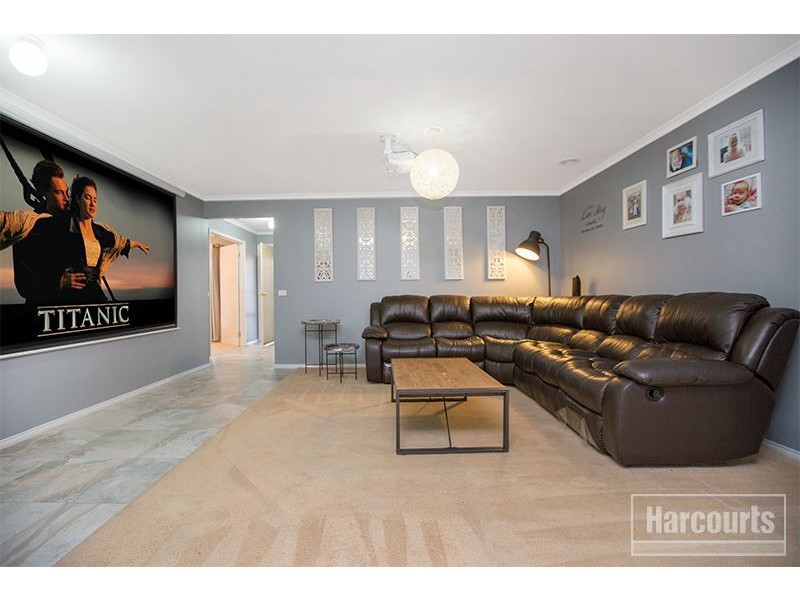 74 Oaklands Way, Pakenham VIC 3810