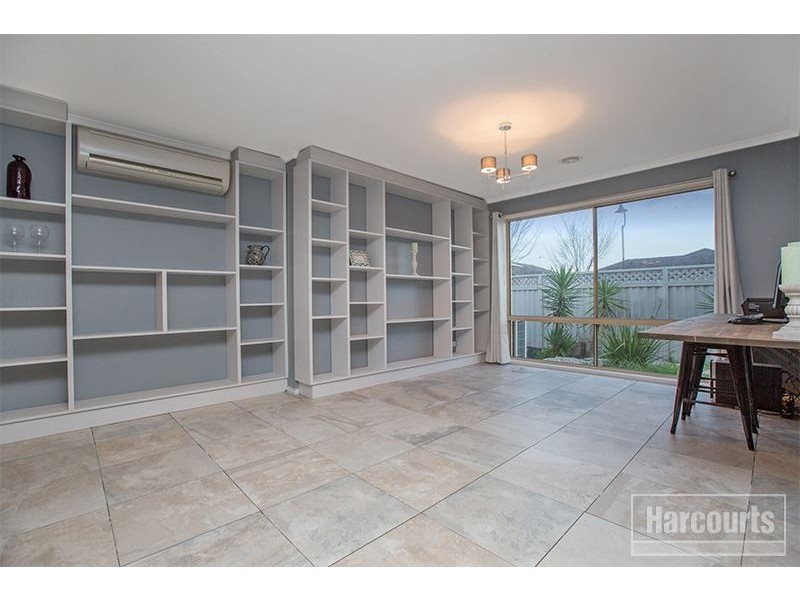 74 Oaklands Way, Pakenham VIC 3810