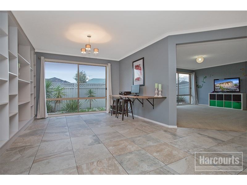 74 Oaklands Way, Pakenham VIC 3810