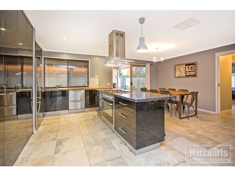 74 Oaklands Way, Pakenham VIC 3810