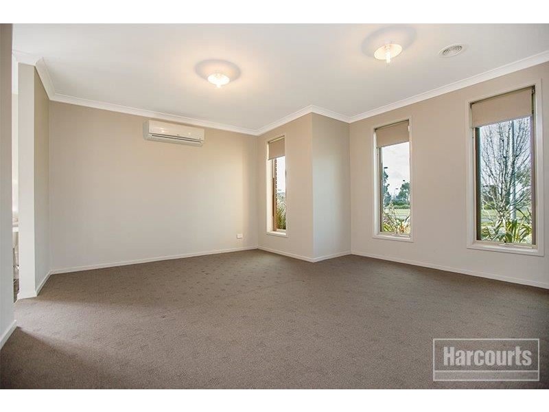 44 Webster Way, Pakenham VIC 3810