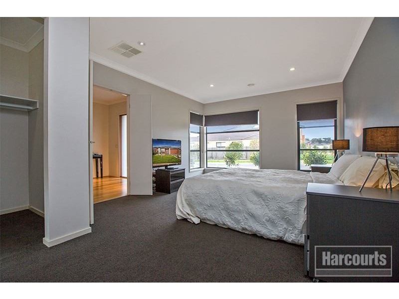 25 Tilden Rise, Cranbourne North VIC 3977