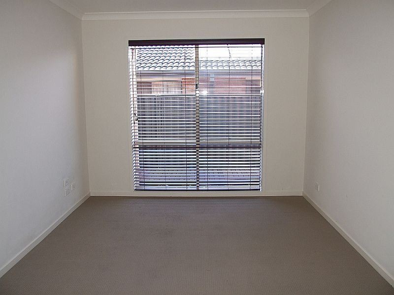 11 Orchard Valley Ave, Pakenham VIC 3810