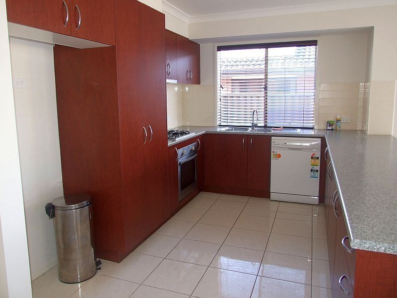 11 Orchard Valley Ave, Pakenham VIC 3810
