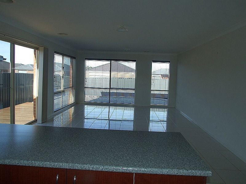 11 Orchard Valley Ave, Pakenham VIC 3810