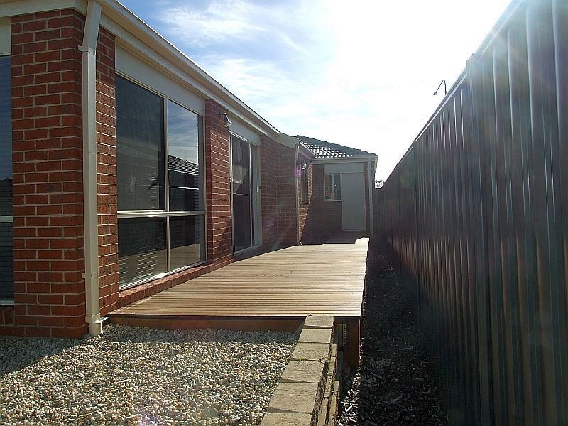 11 Orchard Valley Ave, Pakenham VIC 3810