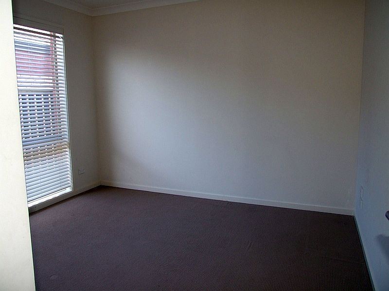 11 Orchard Valley Ave, Pakenham VIC 3810