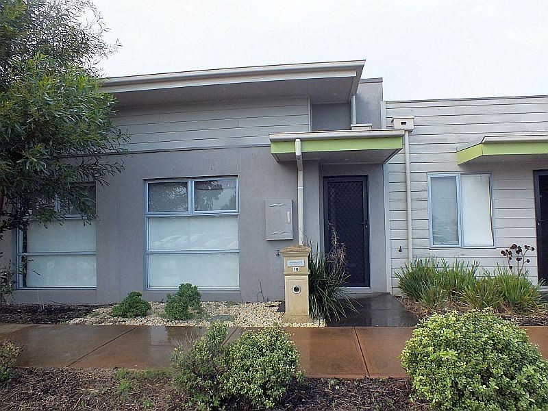 10 Acorn Lane, Pakenham VIC 3810