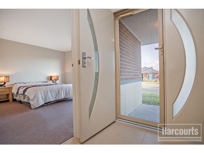 13 Vanessa Circuit, Pakenham VIC 3810