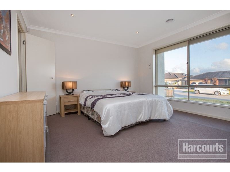 13 Vanessa Circuit, Pakenham VIC 3810