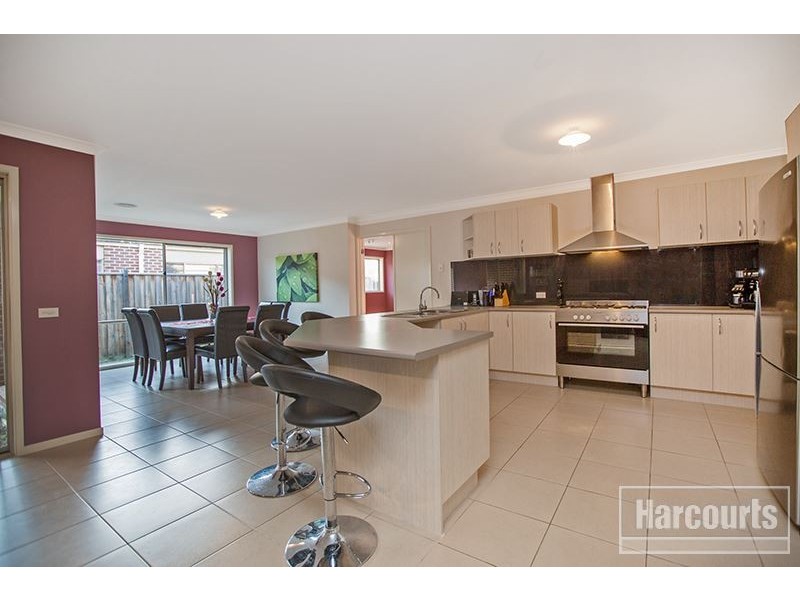 13 Vanessa Circuit, Pakenham VIC 3810