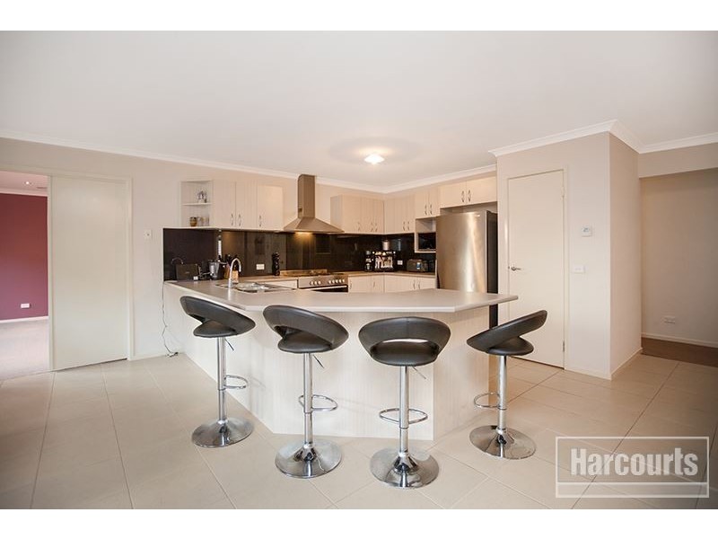13 Vanessa Circuit, Pakenham VIC 3810