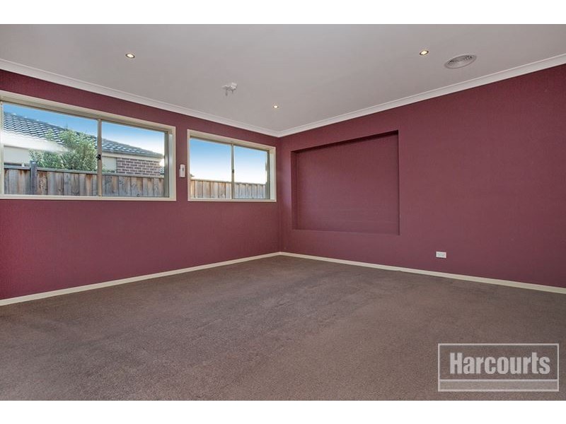 13 Vanessa Circuit, Pakenham VIC 3810
