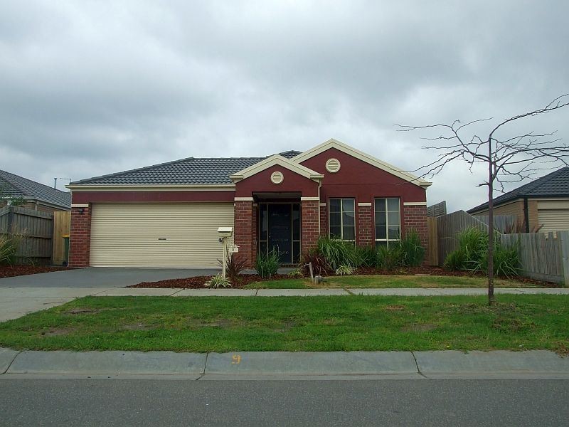 9 Azalea Avenue, Pakenham VIC 3810