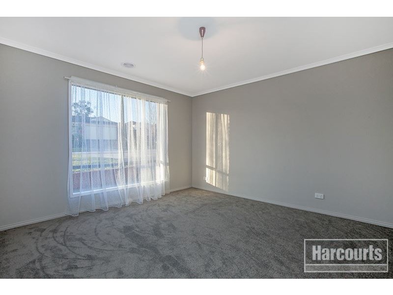 98 Ebony Drive, Pakenham VIC 3810