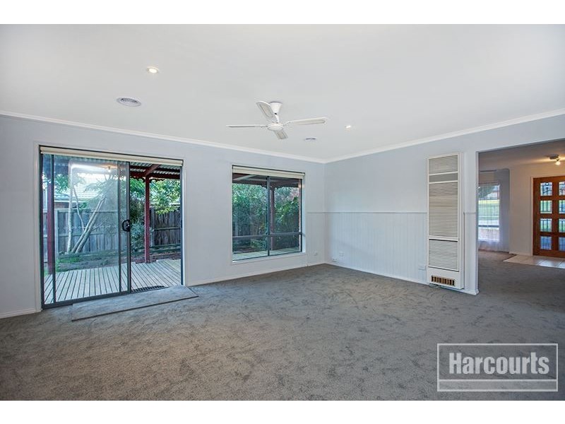 98 Ebony Drive, Pakenham VIC 3810
