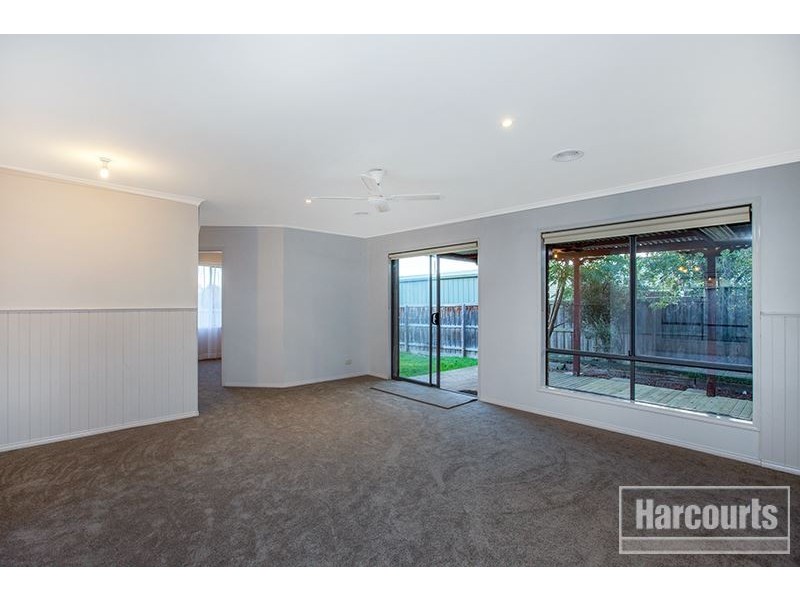 98 Ebony Drive, Pakenham VIC 3810