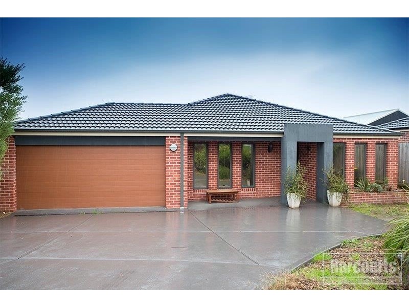 10 Wallangara Drive, Pakenham VIC 3810